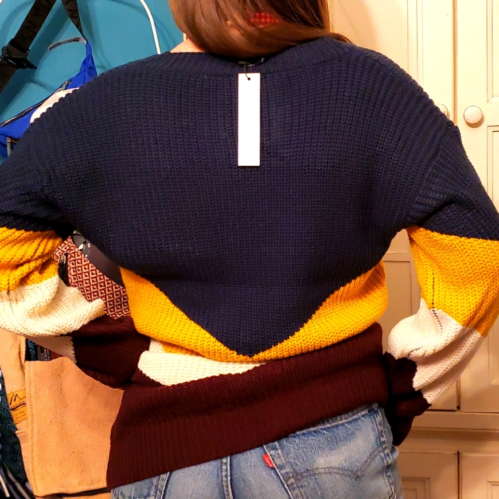 Stylish Chevron V-Neck In Perfect Color Blend- NEW - Picture 4 of 11